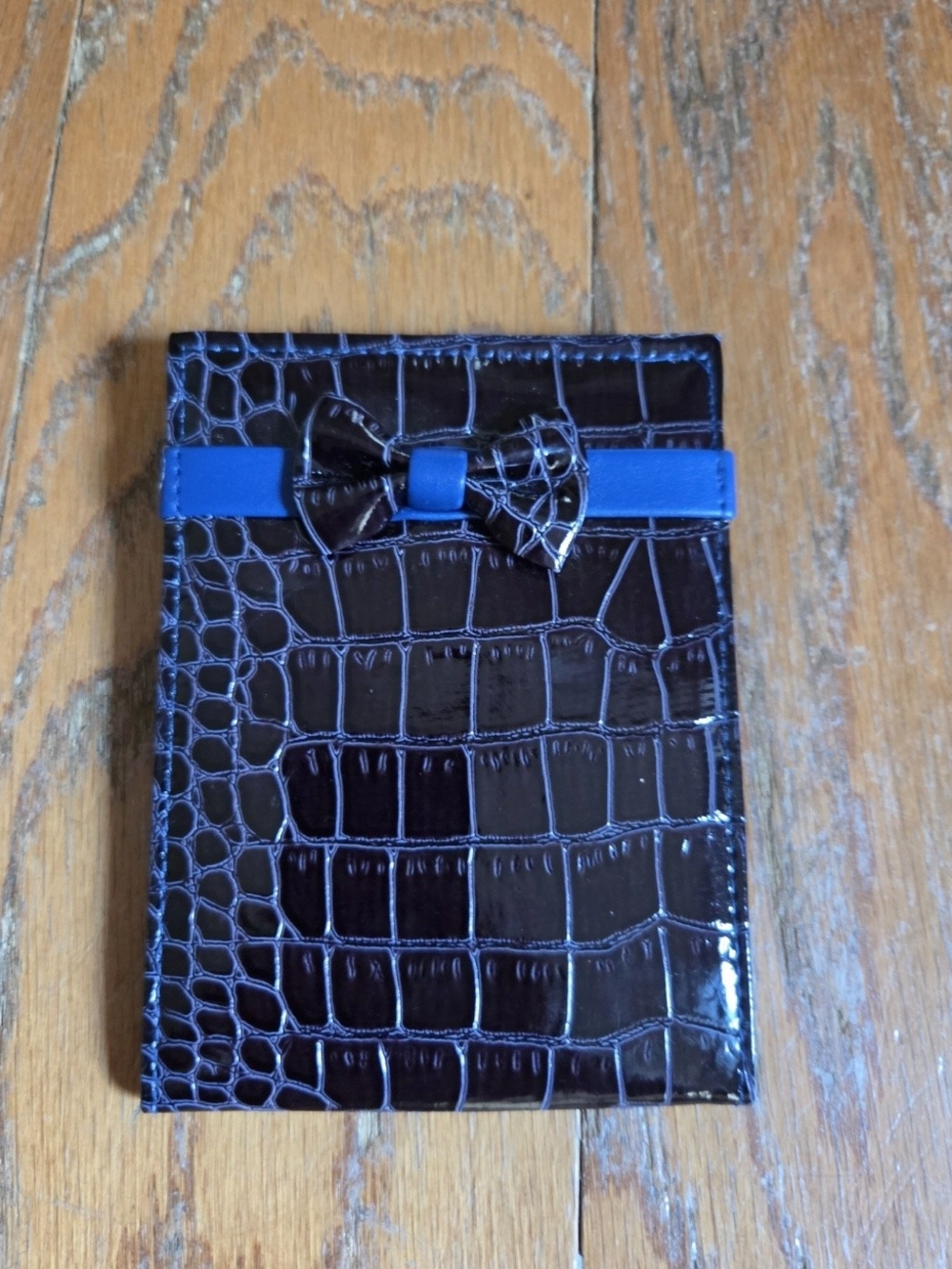 SeneGence Blue Croc-Embossed Card & Key Holder with Blue Bow Accent